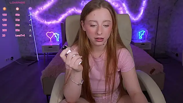 Snapshot of SilverrMoon chatting on March 3, 2025, 11:14 pm SilverrMoon online show from March 3, 2025, 11:14 pm