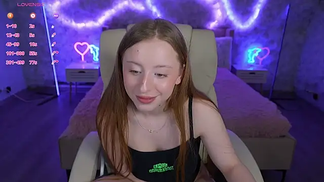 Snapshot of SilverrMoon chatting on March 9, 2025, 5:39 pm SilverrMoon online show from March 9, 2025, 5:39 pm