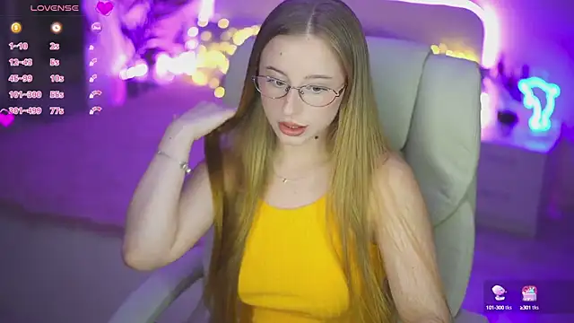 Snapshot of SilverrMoon chatting on September 24, 2025, 12:41 pm SilverrMoon online show from September 24, 2025, 12:41 pm