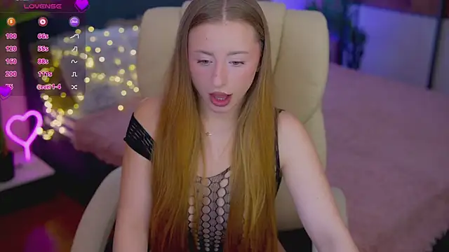 Snapshot of SilverrMoon chatting on October 31, 2025, 6:47 am SilverrMoon online show from October 31, 2025, 6:47 am