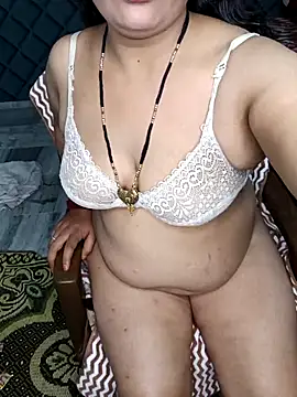 Snapshot of Cute-Raashii chatting on February 19, 2025, 2:01 am Cute-Raashii online show from February 19, 2025, 2:01 am