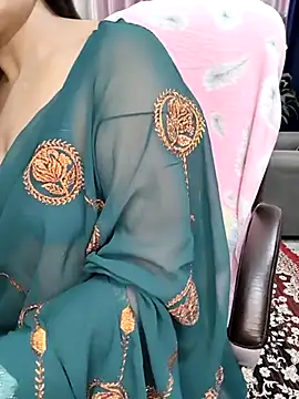 Snapshot of Cute-Raashii chatting on April 3, 2026, 11:14 pm Cute-Raashii online show from April 3, 2026, 11:14 pm