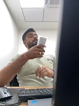 hotboysammy online show from December 3, 2024, 10:39 am