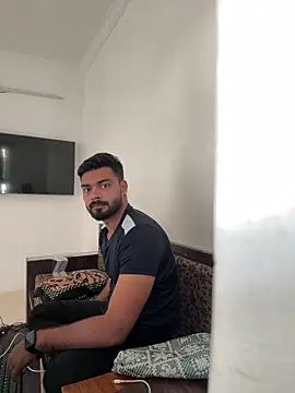 hotboysammy online show from December 6, 2024, 4:36 am