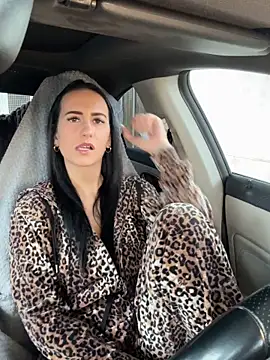 Lorina Candy online show from December 14, 2025, 1:16 pm