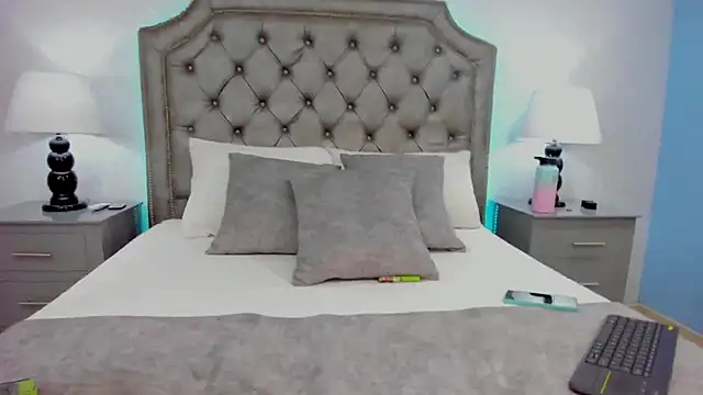 MadissonBacker online show from October 19, 2025, 11:44 am