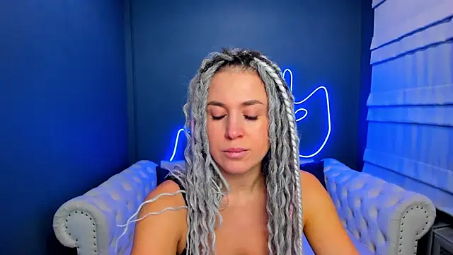 Snapshot of rock_n_roxy chatting on December 19, 2025, 1:23 am rock n roxy online show from December 19, 2025, 1:23 am