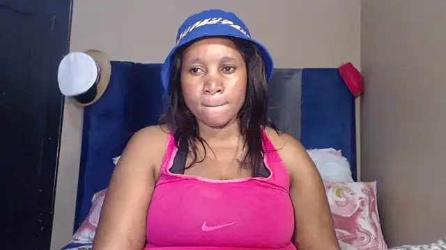 Snapshot of ROUNDDIRTYASSXX chatting on October 5, 2025, 3:43 pm ROUNDDIRTYASSXX online show from October 5, 2025, 3:43 pm