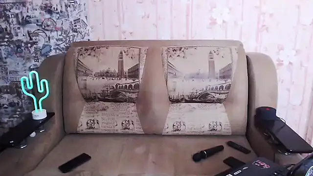 Miya Wey  online show from October 16, 2025, 5:58 pm