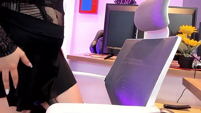 Kimkalifa  online show from November 8, 2025, 12:38 pm