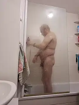 Snapshot of Bretoncool chatting on February 1, 2025, 1:30 pm Bretoncool online show from February 1, 2025, 1:30 pm