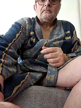 Snapshot of Bretoncool chatting on March 5, 2025, 12:55 pm Bretoncool online show from March 5, 2025, 12:55 pm