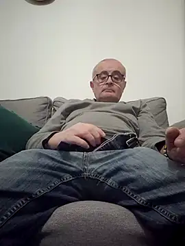 Snapshot of Bretoncool chatting on March 20, 2025, 5:02 am Bretoncool online show from March 20, 2025, 5:02 am