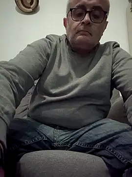 Snapshot of Bretoncool chatting on March 21, 2025, 5:32 am Bretoncool online show from March 21, 2025, 5:32 am