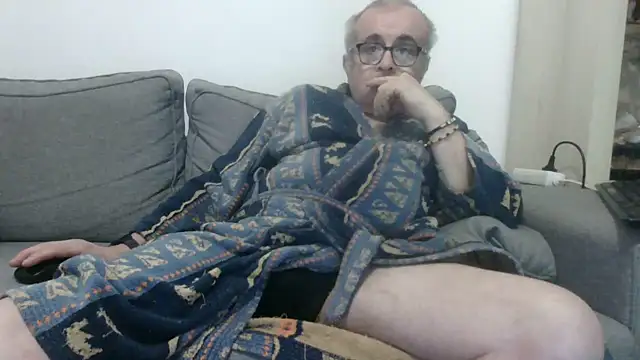 Snapshot of Bretoncool chatting on October 4, 2025, 6:17 pm Bretoncool online show from October 4, 2025, 6:17 pm