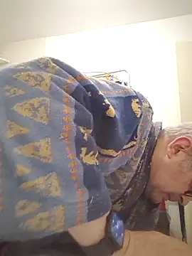 Snapshot of Bretoncool chatting on November 15, 2025, 1:29 pm Bretoncool online show from November 15, 2025, 1:29 pm