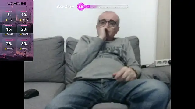 Snapshot of Bretoncool chatting on December 16, 2025, 5:01 am Bretoncool online show from December 16, 2025, 5:01 am