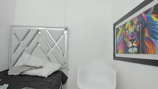 Snapshot of leslyylove chatting on February 12, 2025, 3:18 am leslyylove online show from February 12, 2025, 3:18 am