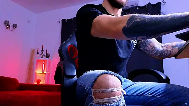 MightyAaron66 online show from November 17, 2025, 5:24 am