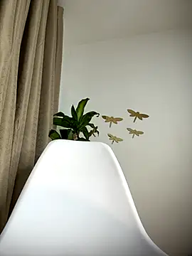 Snapshot of cuteluci_ chatting on November 16, 2025, 11:43 pm cuteluci online show from November 16, 2025, 11:43 pm