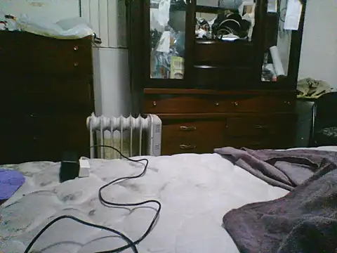 Snapshot of Emilylyn2501 chatting on October 19, 2025, 12:00 am Emilylyn2501 online show from October 19, 2025, 12:00 am