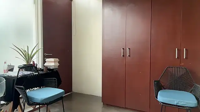 alanan881 online show from April 10, 2026, 1:49 pm