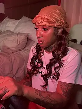 CrownedNyaries online show from December 10, 2024, 12:16 pm