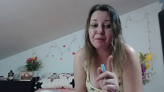 SweetMaddy888 online show from February 11, 2026, 6:13 pm