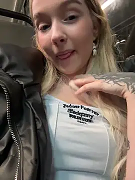 Snapshot of Baby_Tiny chatting on January 29, 2025, 5:35 pm Baby Tiny online show from January 29, 2025, 5:35 pm