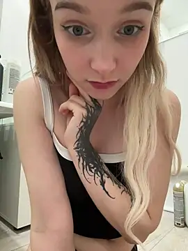 Snapshot of Baby_Tiny chatting on February 1, 2025, 10:55 pm Baby Tiny online show from February 1, 2025, 10:55 pm