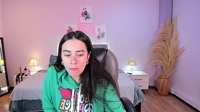 Icysweetcam online show from April 17, 2026, 12:19 pm