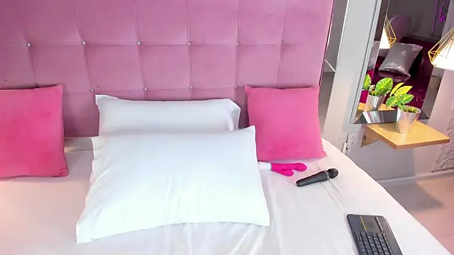 Snapshot of ArticaBelle chatting on September 13, 2025, 4:34 am ArticaBelle online show from September 13, 2025, 4:34 am