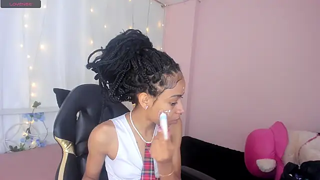 Snapshot of Abigail_Wilson_ chatting on December 21, 2024, 8:21 pm Abigail Wilson online show from December 21, 2024, 8:21 pm