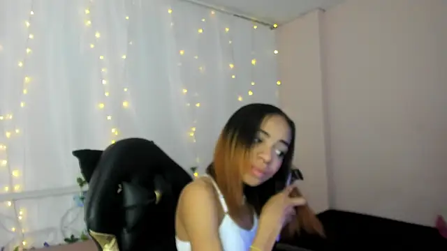 Snapshot of Abigail_Wilson_ chatting on February 4, 2025, 8:28 pm Abigail Wilson online show from February 4, 2025, 8:28 pm