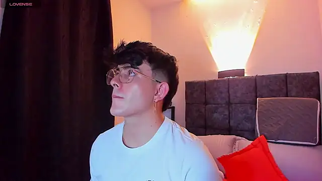 Snapshot of nolan_twink1 chatting on October 8, 2025, 2:31 am nolan twink1 online show from October 8, 2025, 2:31 am