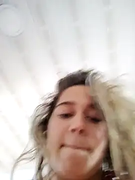 LaurenWelly  online show from February 16, 2025, 8:33 pm