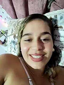 LaurenWelly  online show from February 24, 2025, 12:30 am