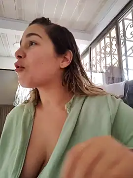 LaurenWelly  online show from March 6, 2025, 8:48 pm