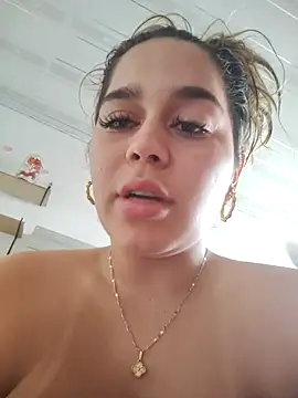 LaurenWelly  online show from April 8, 2026, 9:59 pm