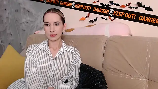 Snapshot of AmbrielHailey chatting on November 2, 2025, 7:27 pm AmbrielHailey online show from November 2, 2025, 7:27 pm