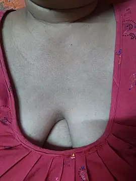 Snapshot of Rinki_Guptaa chatting on March 7, 2025, 10:21 pm Rinki Guptaa online show from March 7, 2025, 10:21 pm