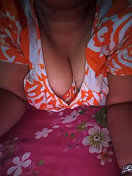 Snapshot of Rinki_Guptaa chatting on November 4, 2025, 7:02 pm Rinki Guptaa online show from November 4, 2025, 7:02 pm