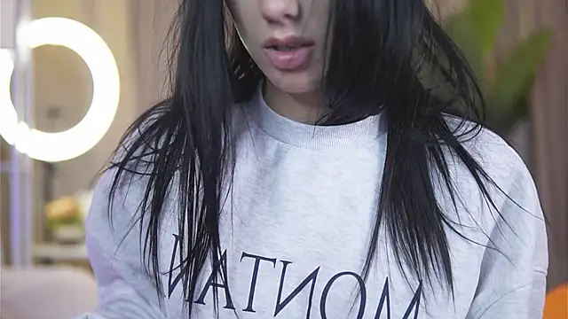 Snapshot of HaylieMilf chatting on February 23, 2025, 8:06 am HaylieMilf online show from February 23, 2025, 8:06 am