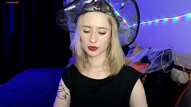 SashaBrooks online show from October 29, 2025, 6:09 pm