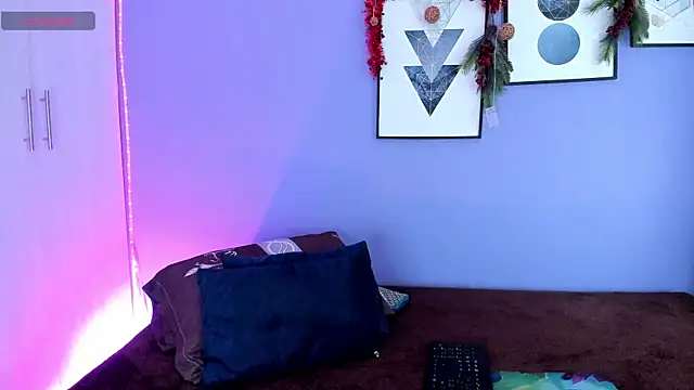 candyy bella online show from December 14, 2024, 5:25 pm