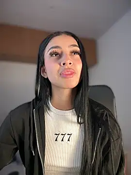 Snapshot of maddy_bronw_ chatting on March 7, 2025, 10:10 pm maddy bronw online show from March 7, 2025, 10:10 pm