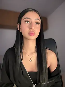 Snapshot of maddy_bronw_ chatting on March 13, 2025, 12:27 am maddy bronw online show from March 13, 2025, 12:27 am