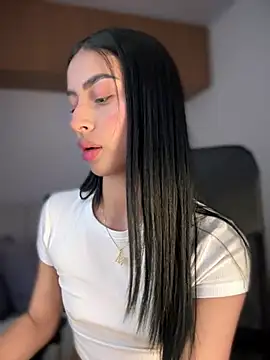 Snapshot of maddy_bronw_ chatting on March 19, 2025, 8:43 pm maddy bronw online show from March 19, 2025, 8:43 pm