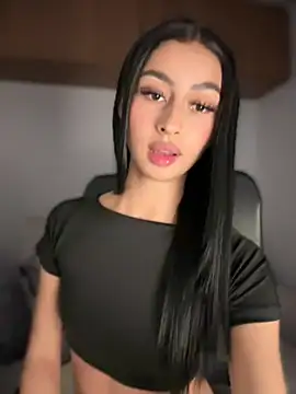 Snapshot of maddy_bronw_ chatting on March 23, 2025, 3:32 am maddy bronw online show from March 23, 2025, 3:32 am