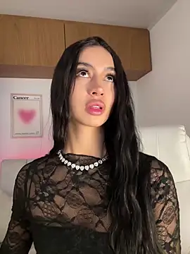 maddy bronw  online show from November 26, 2025, 10:33 pm